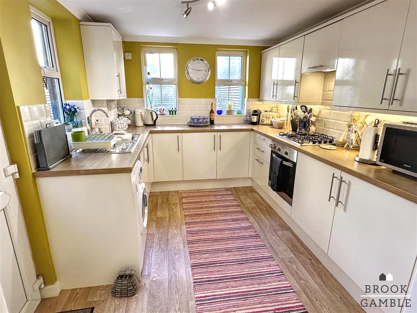 2 Bedroom House. Bourne Street in Eastbourne,  6